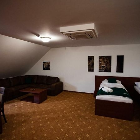 Penzion Polovnik Moldava nad Bodvou エクステリア 写真