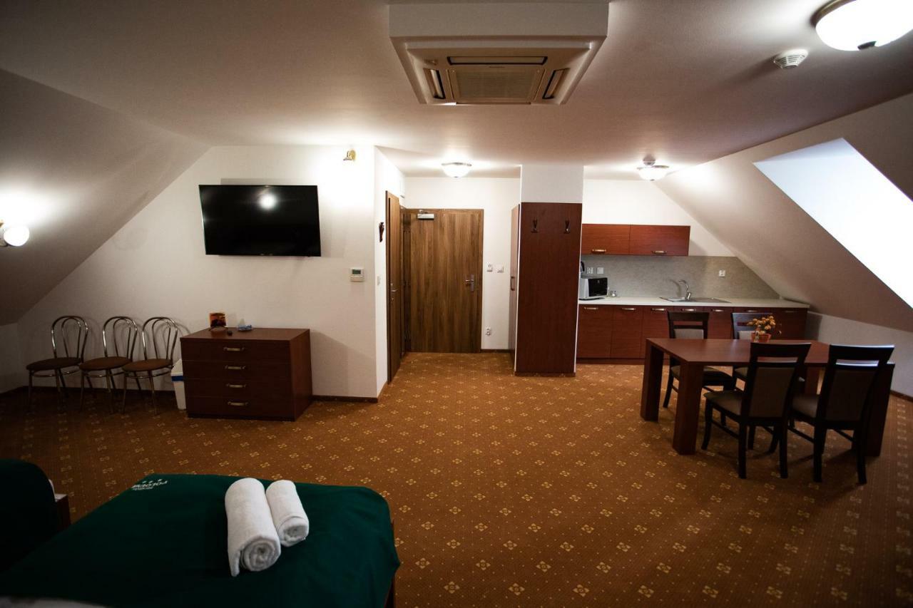 Penzion Polovnik Moldava nad Bodvou エクステリア 写真