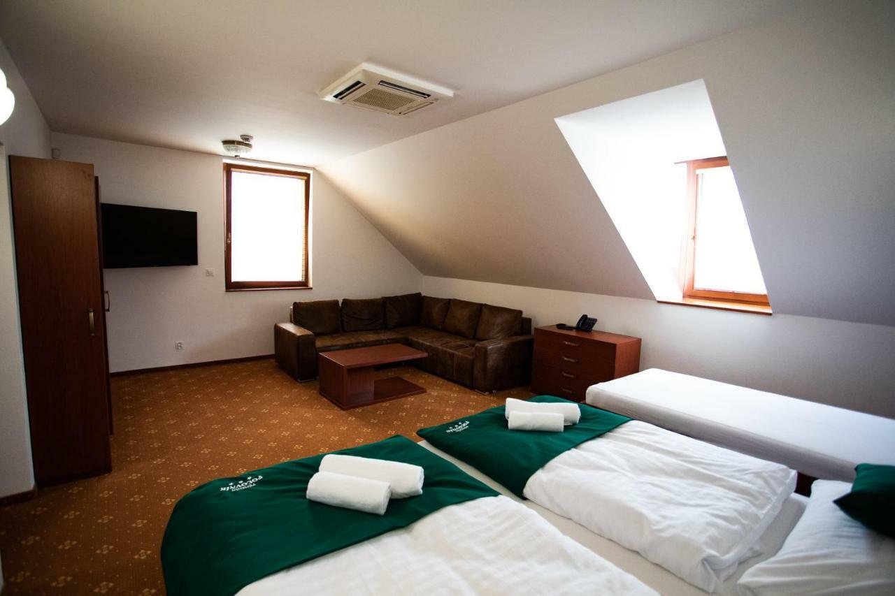 Penzion Polovnik Moldava nad Bodvou エクステリア 写真